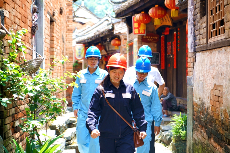 廣西富川岔山村：電壓穩(wěn)了  農(nóng)家樂開了  村民腰包鼓了