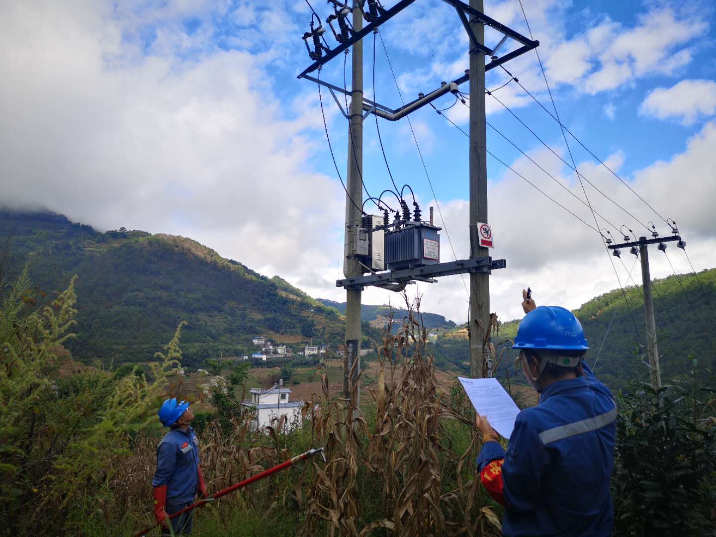 臨滄云縣供電局開展線路維護改造，全面提升供電可靠性