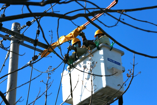 國網山東壽光供電：冬日暖陽帶電接火 業(yè)主入住用電無憂