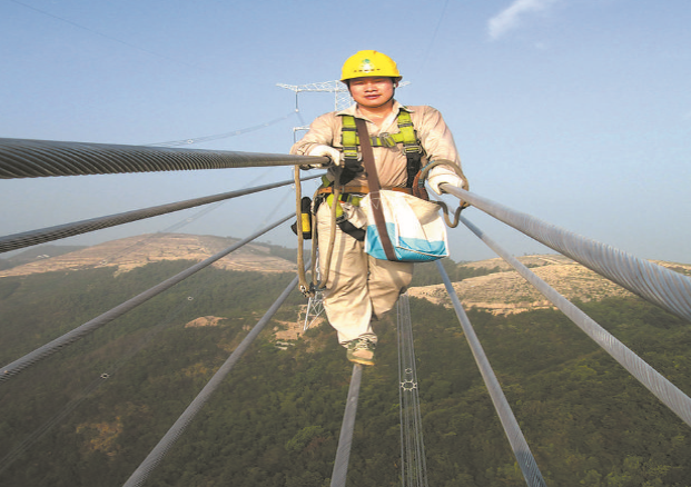 【國網(wǎng)工匠】國網(wǎng)浙江省電力有限公司金華供電公司輸電運檢中心帶電一班班長蔣衛(wèi)東