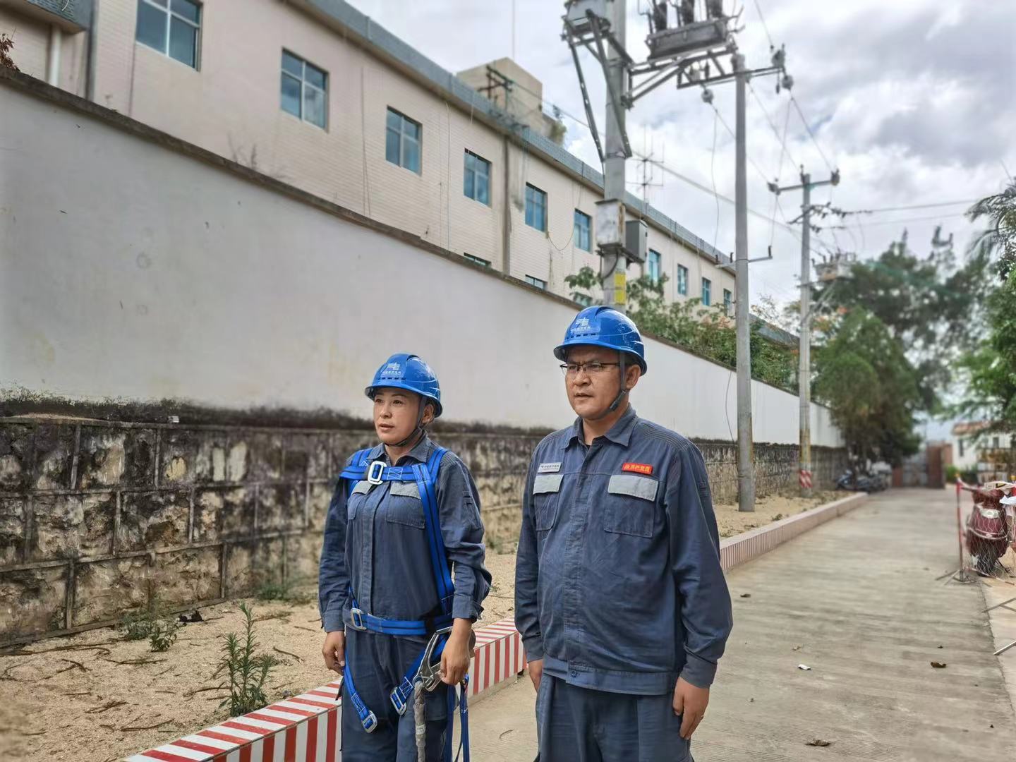 臨滄云縣供電局黨員帶頭開展崗評，促員工技能快速提升