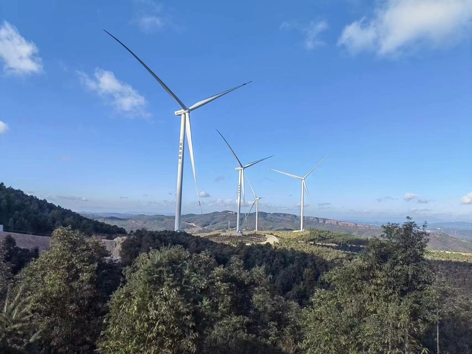 云南能投集團通泉風電項目首批機組正式投產