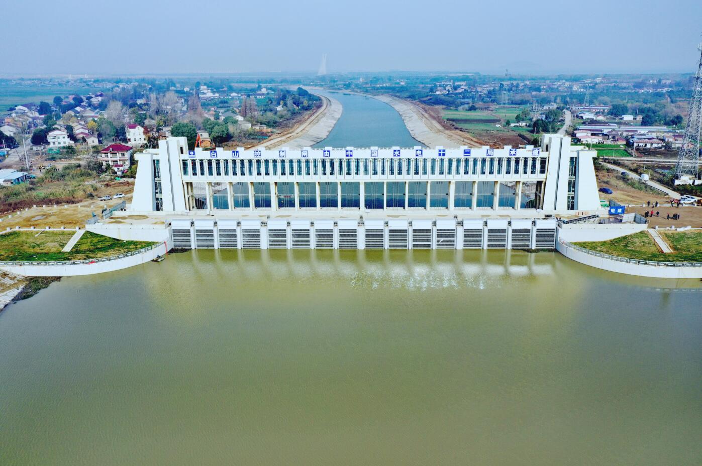 中國電建承建的國內(nèi)在建規(guī)模最大水利工程試通水通航