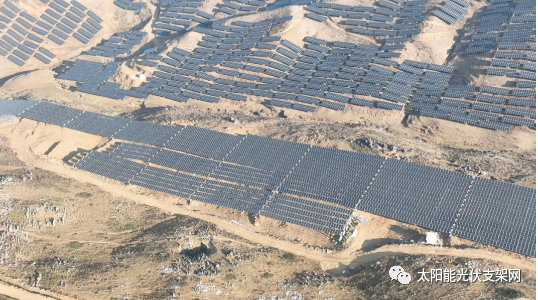 安泰科柔性太陽能光伏支架助力全國海拔最高、坡度最大光伏項(xiàng)目