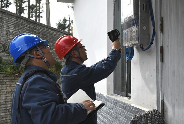 貴州興義供電局安全檢查進校園 “電”亮學(xué)校開學(xué)季